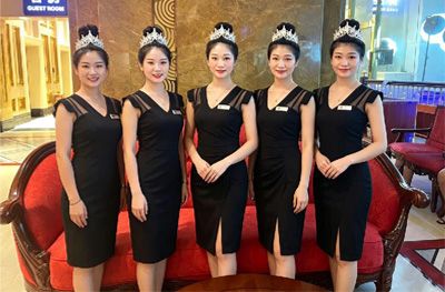 会议庆典礼仪服务团队合影